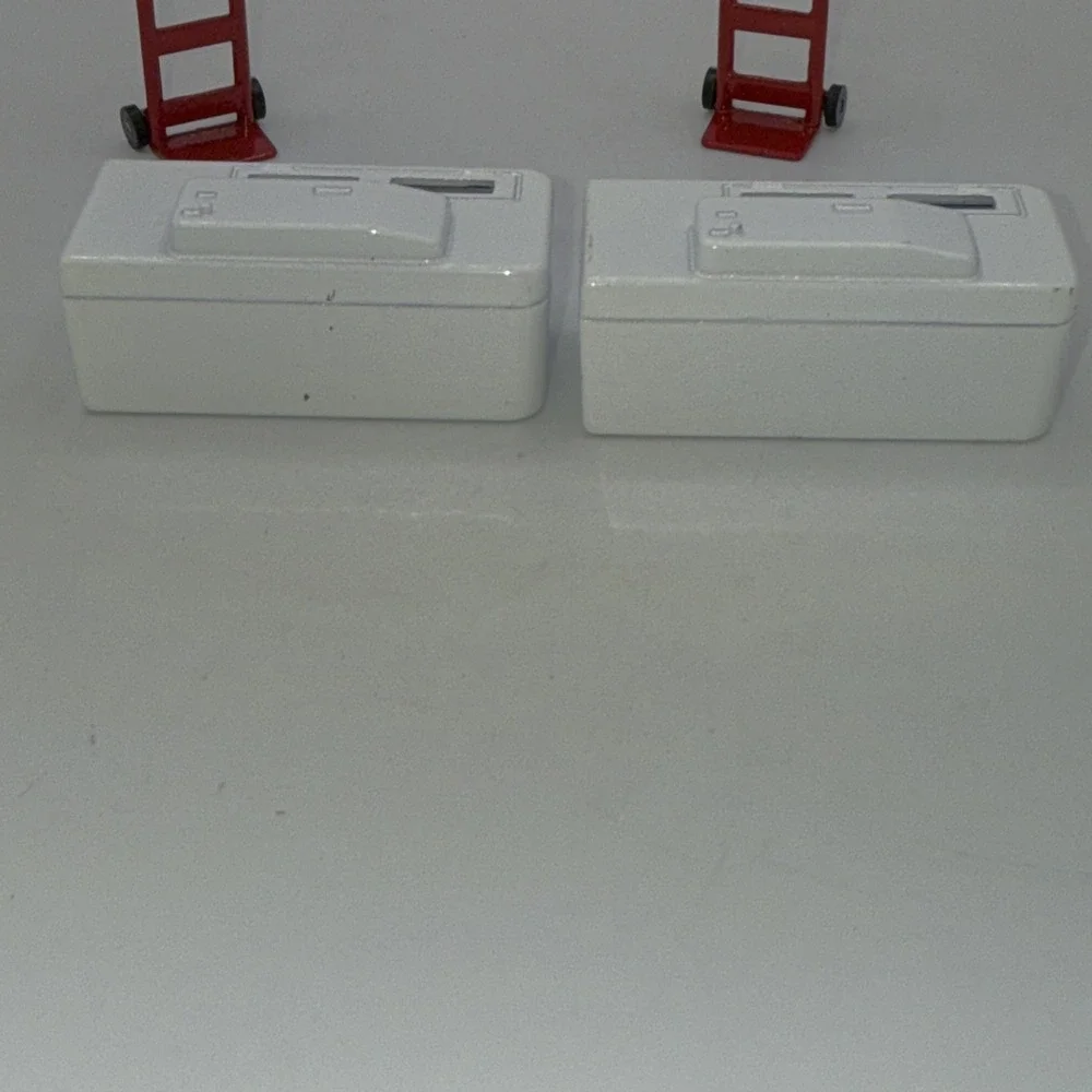 Lot (2) 1/25 Coca-Cola Coke Vending Machine‎ Dolly Die Cast